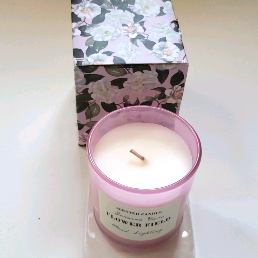 NWT Pink Flower Field Scented Candle